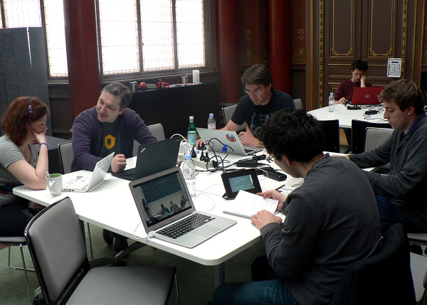 Communauté Mozilla francophone en pleine réunion de travail au bureau parisien de Mozilla